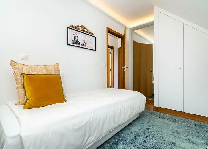 The Explorers Home - Sunny Stylish Family-Friendly Apartment